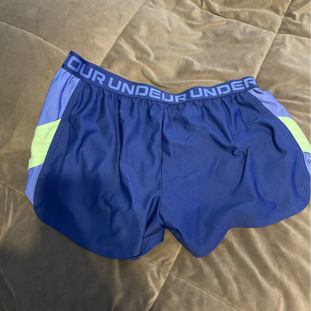 Shorts - Picture 2 of 3
